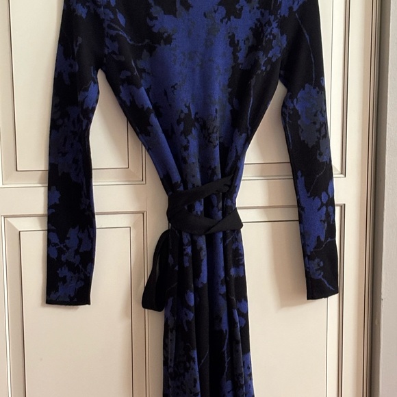 Diane Von Furstenberg Leandra Wool Wrap Dress- size P - Picture 2 of 7